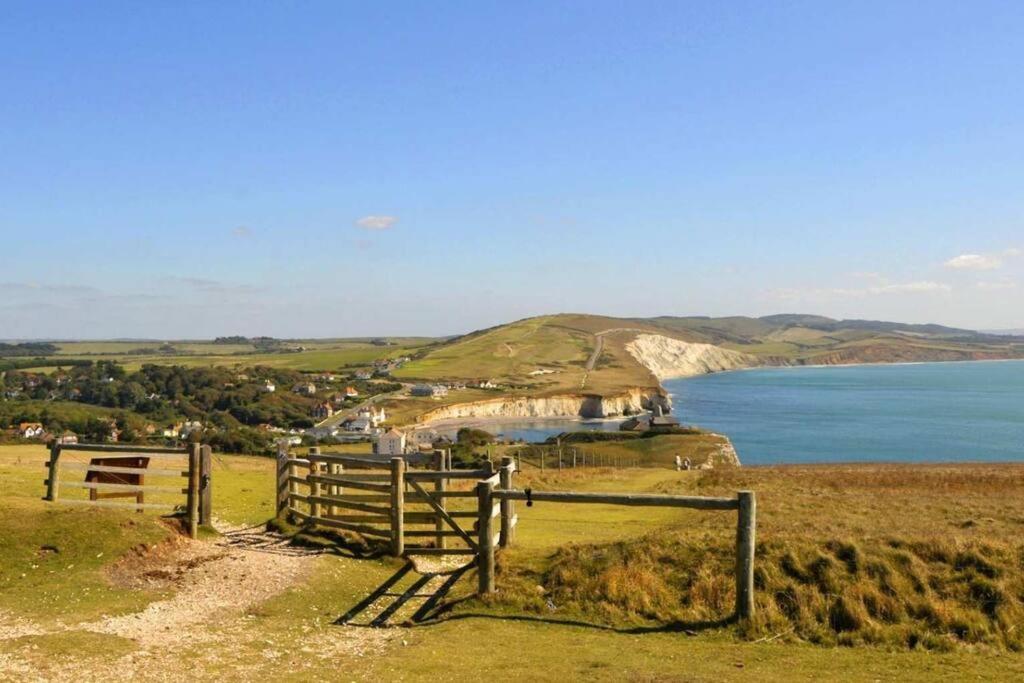 Honey Cottage Totland  Exterior photo